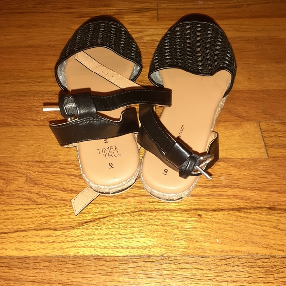 Shoes - Picture 3 of 4